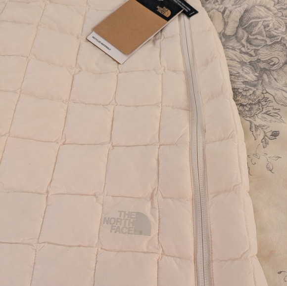 North Face Snow Skirt - Picture 5 of 7